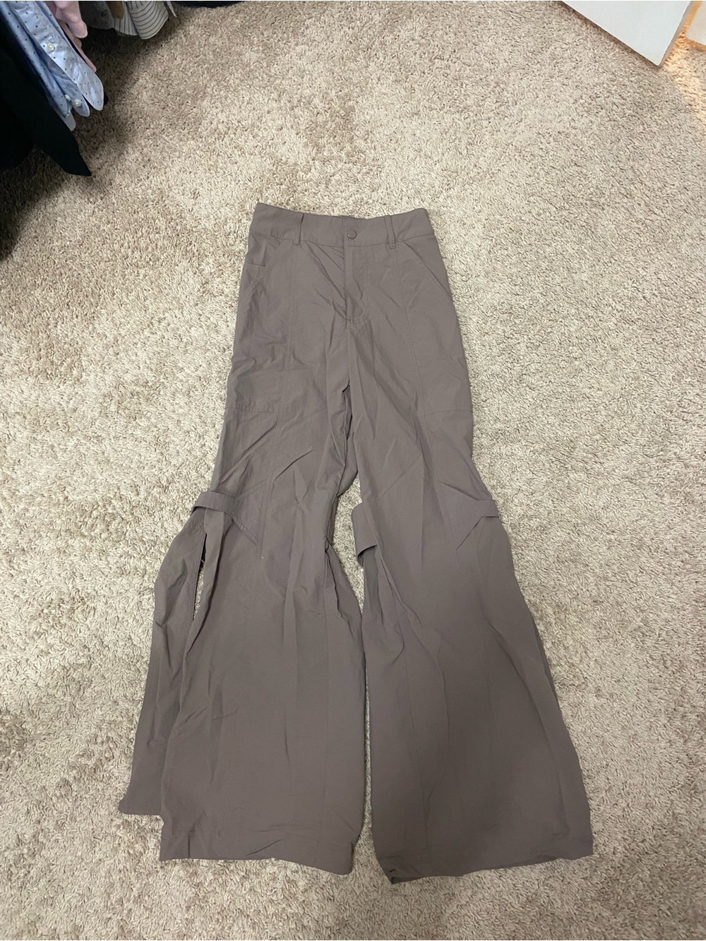 ALO Yoga Wide-Leg Cargo Jumpsuit Pants in Taupe
